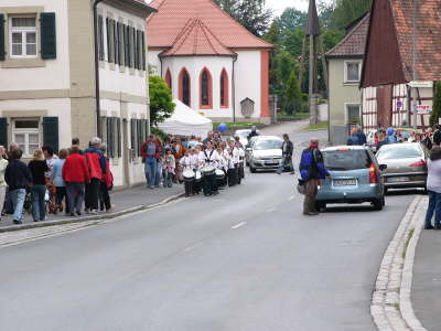 Aufmarsch vom Heimatmuseum zum Sparkassenplatz